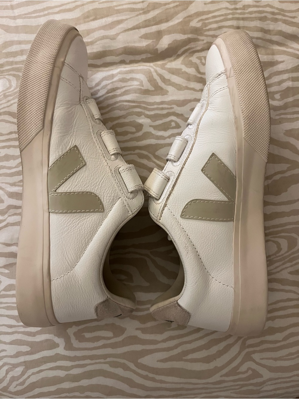 Veja Off-White Velcro Low-Top Sneakers - Picture 8 of 8